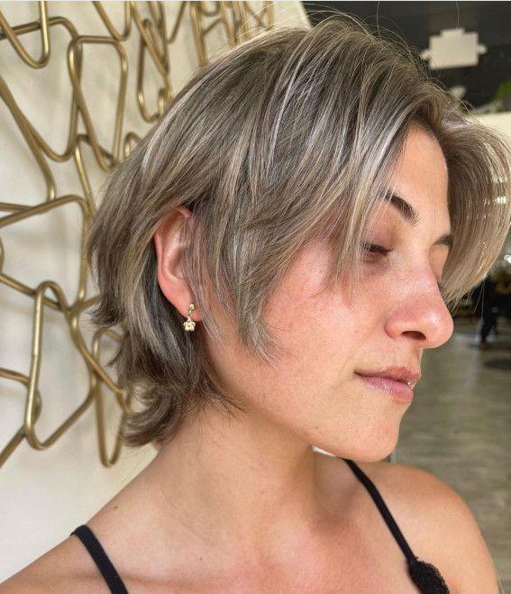 Bixie Cut natürliche graue Strähnen