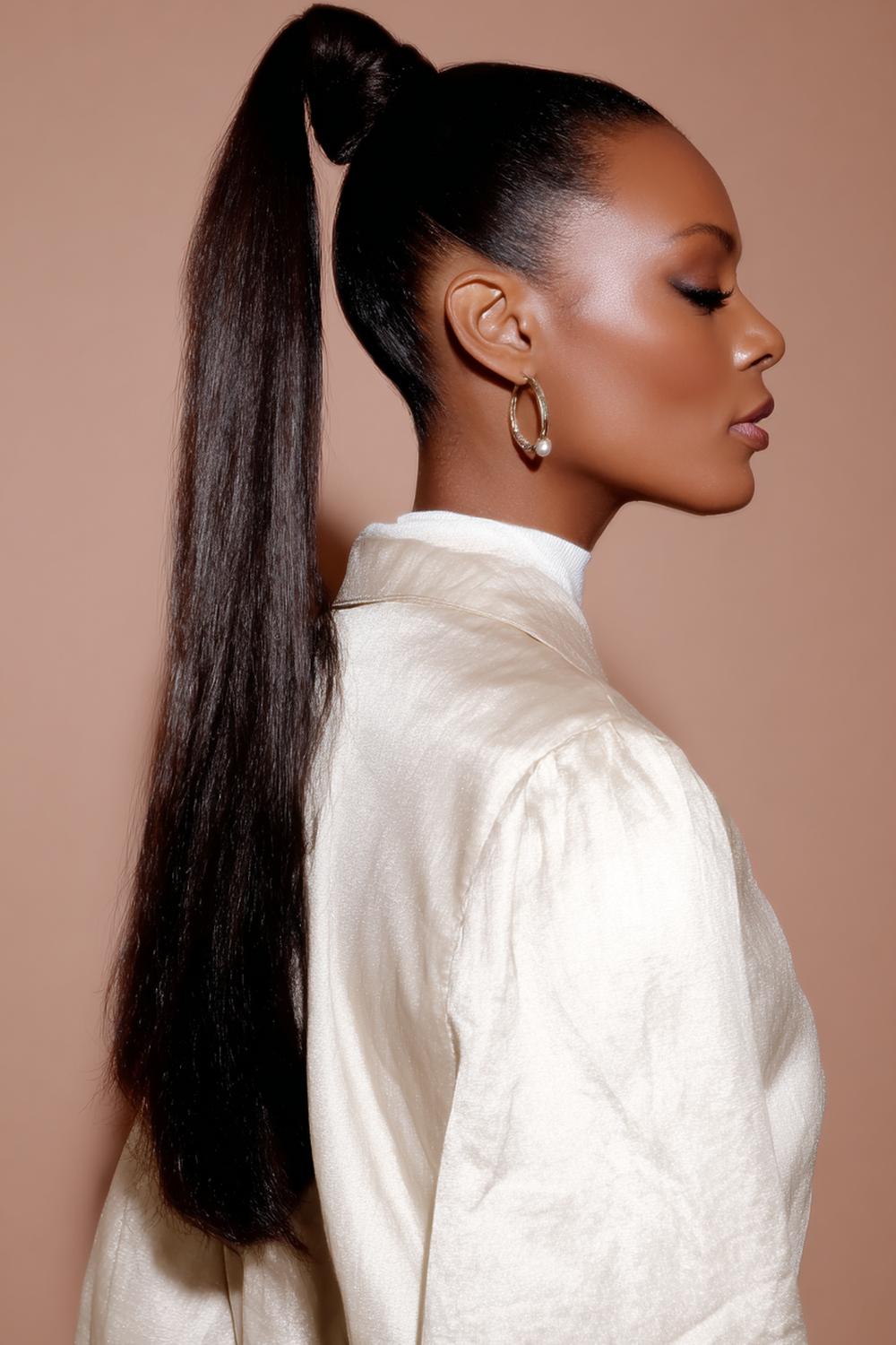 6. Chic Hair Inspiration 2026: High Ponytail mit Wrap-Strähne