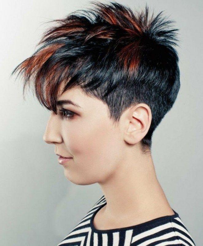 Pixie Undercut mit Farbakzenten