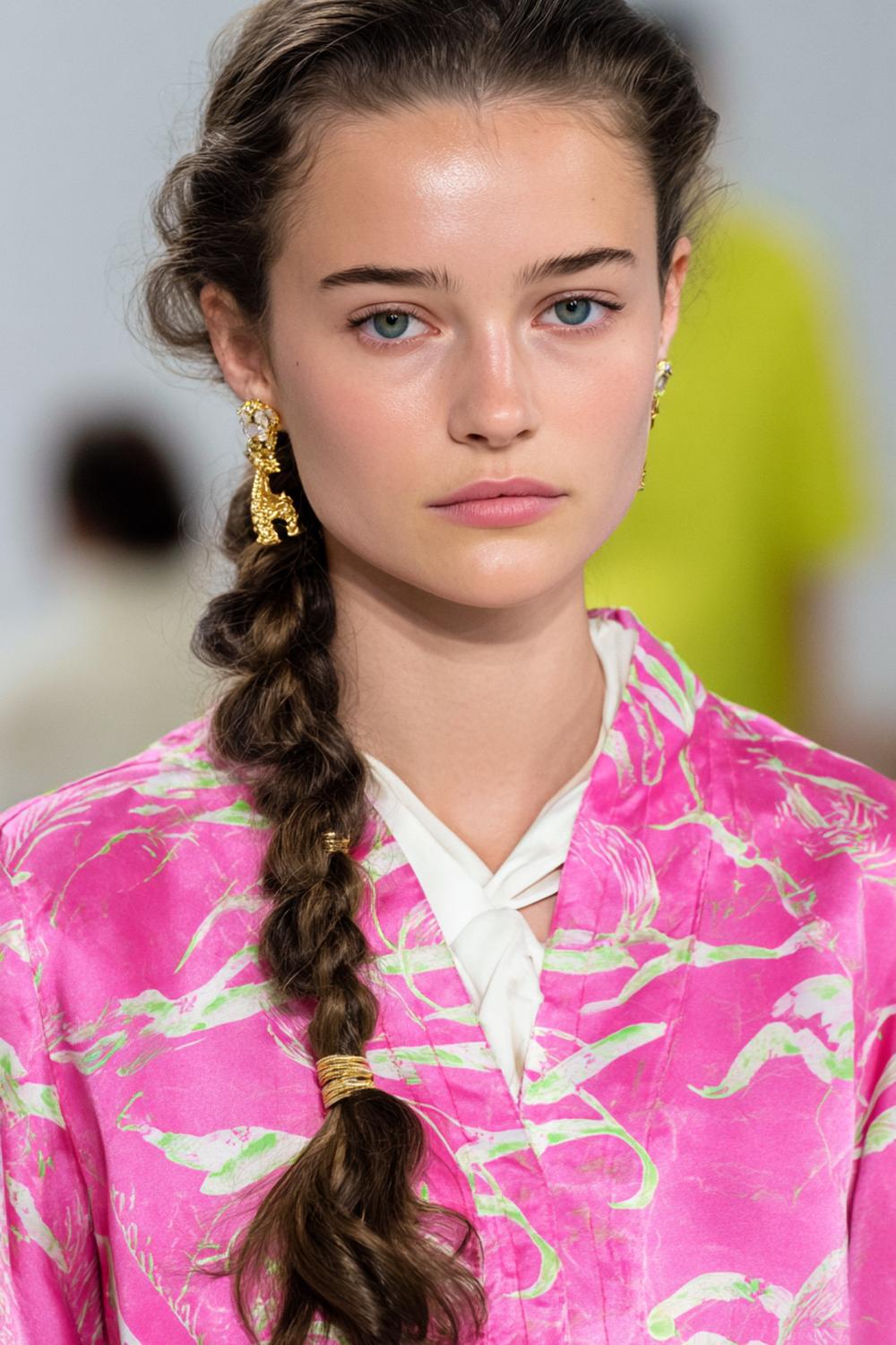 22. Frühling Haare Frauen 2026: Rope-Braid-Ponytail mit definierter Strangoptik