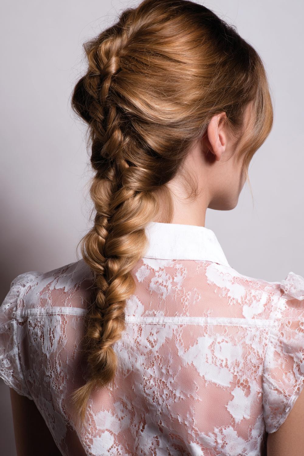 14. Geflochtene Frisuren 2026: Vierstrang-Zopf mit klarer Kante