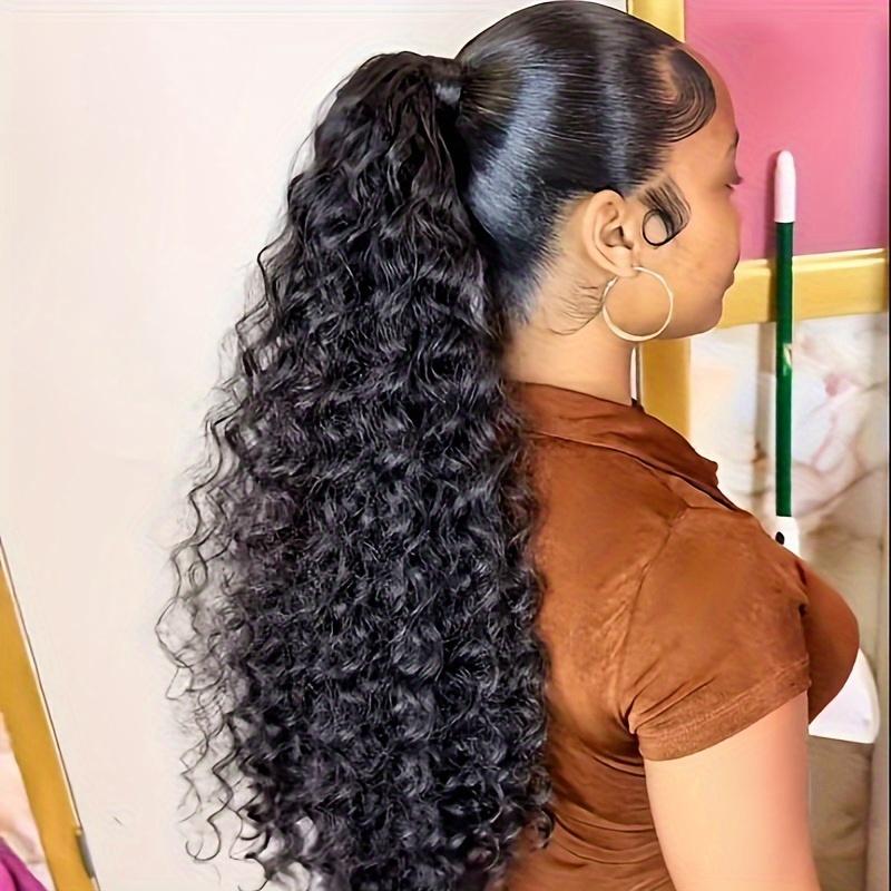 Hoher Ponytail mit voluminösen Locken