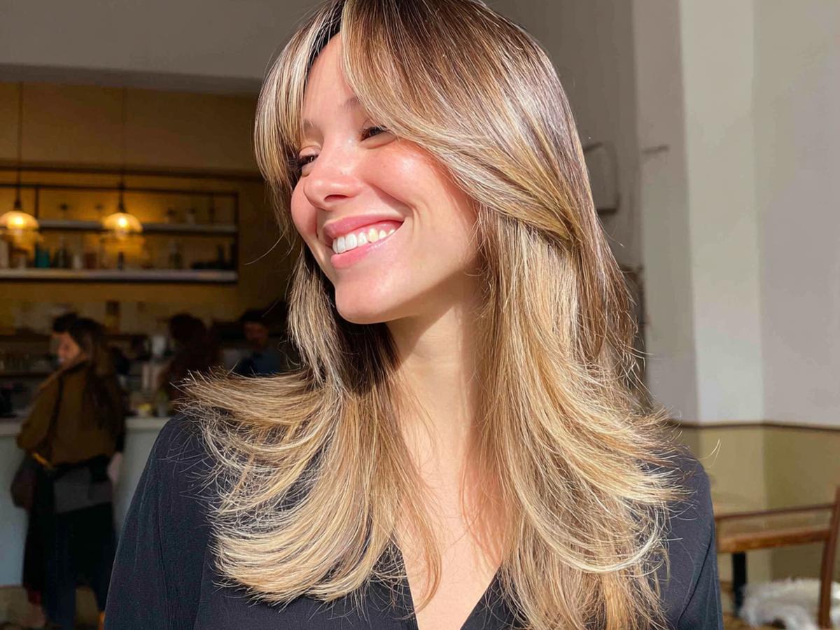 Feathered Layers Blonde Highlights