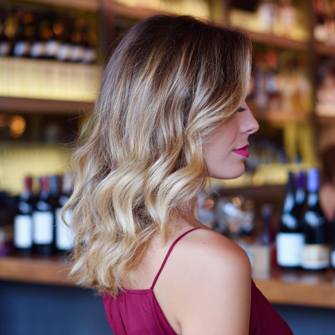 Shoulder Length Wavy Blonde Highlights