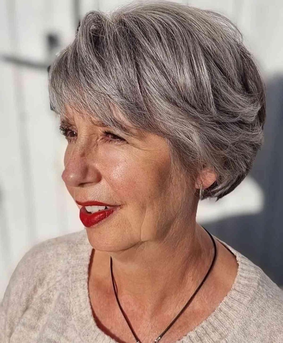 Klassischer Bixie Cut Grau
