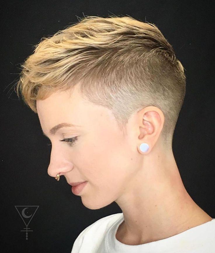 Klassischer Pixie mit rasierten Seiten