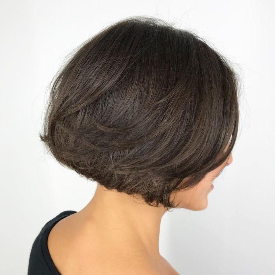 Kurzer Bob für dickes Haar