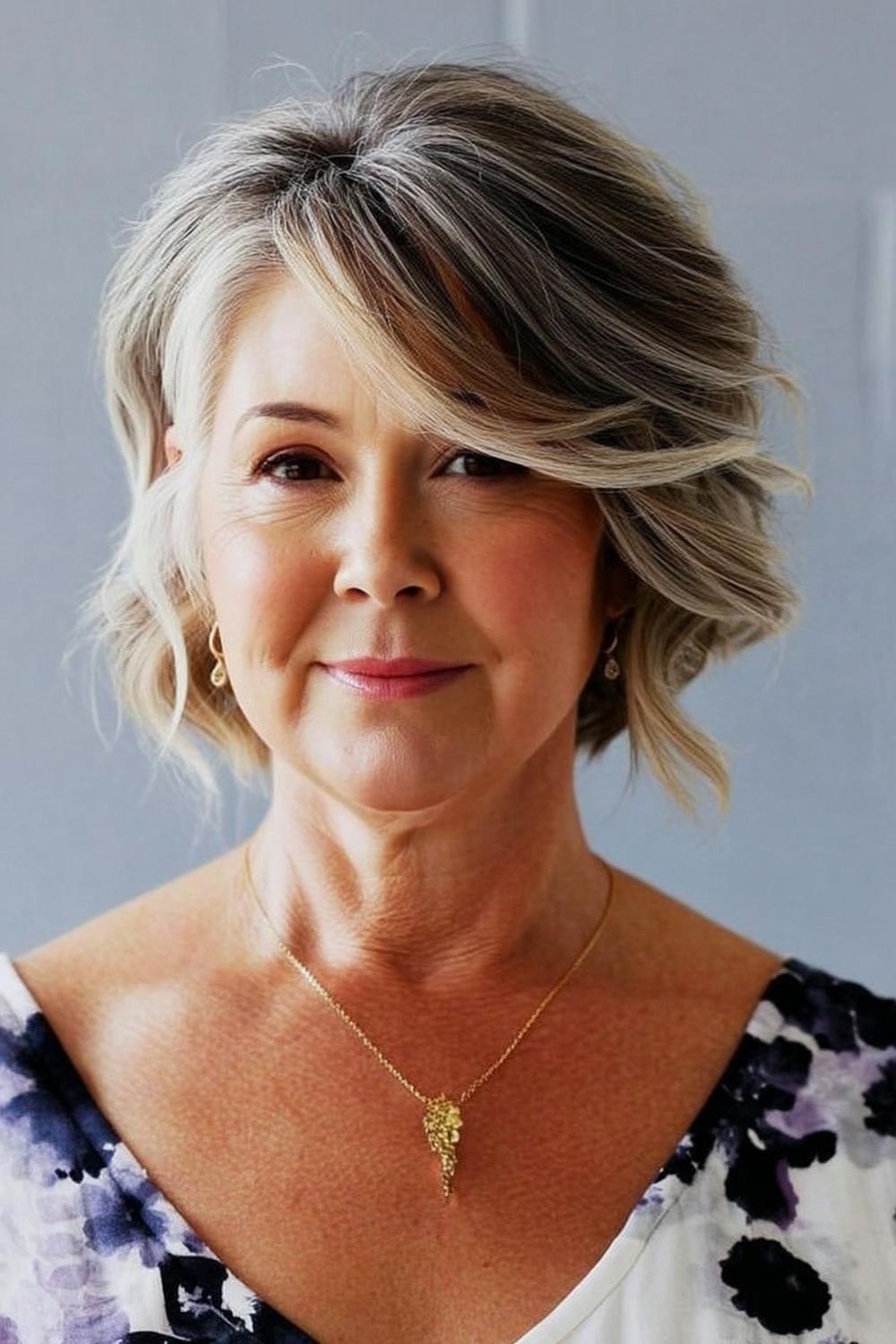 Asymmetrischer Blond-Bob mit Schwung