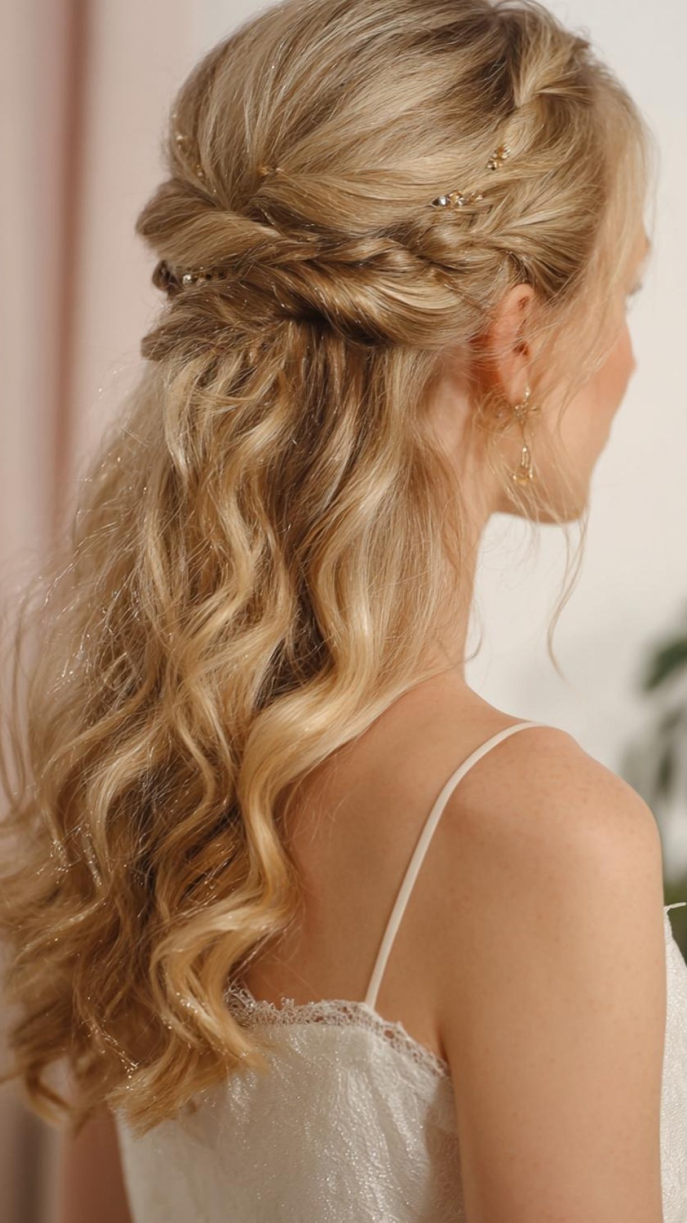 Geflochtene Frisuren 2026: Fotos in Topqualität