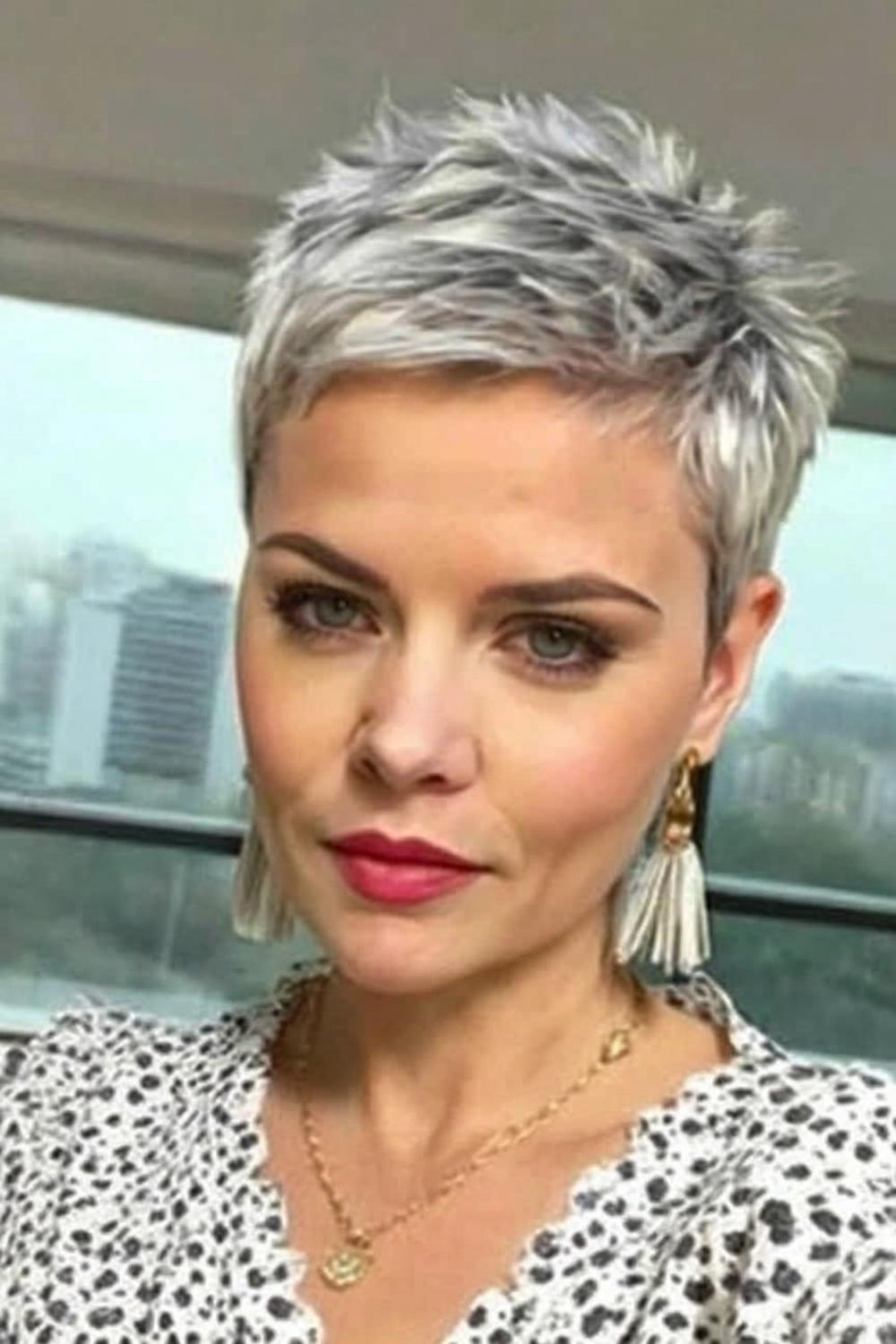 Eleganter Silber-Undercut