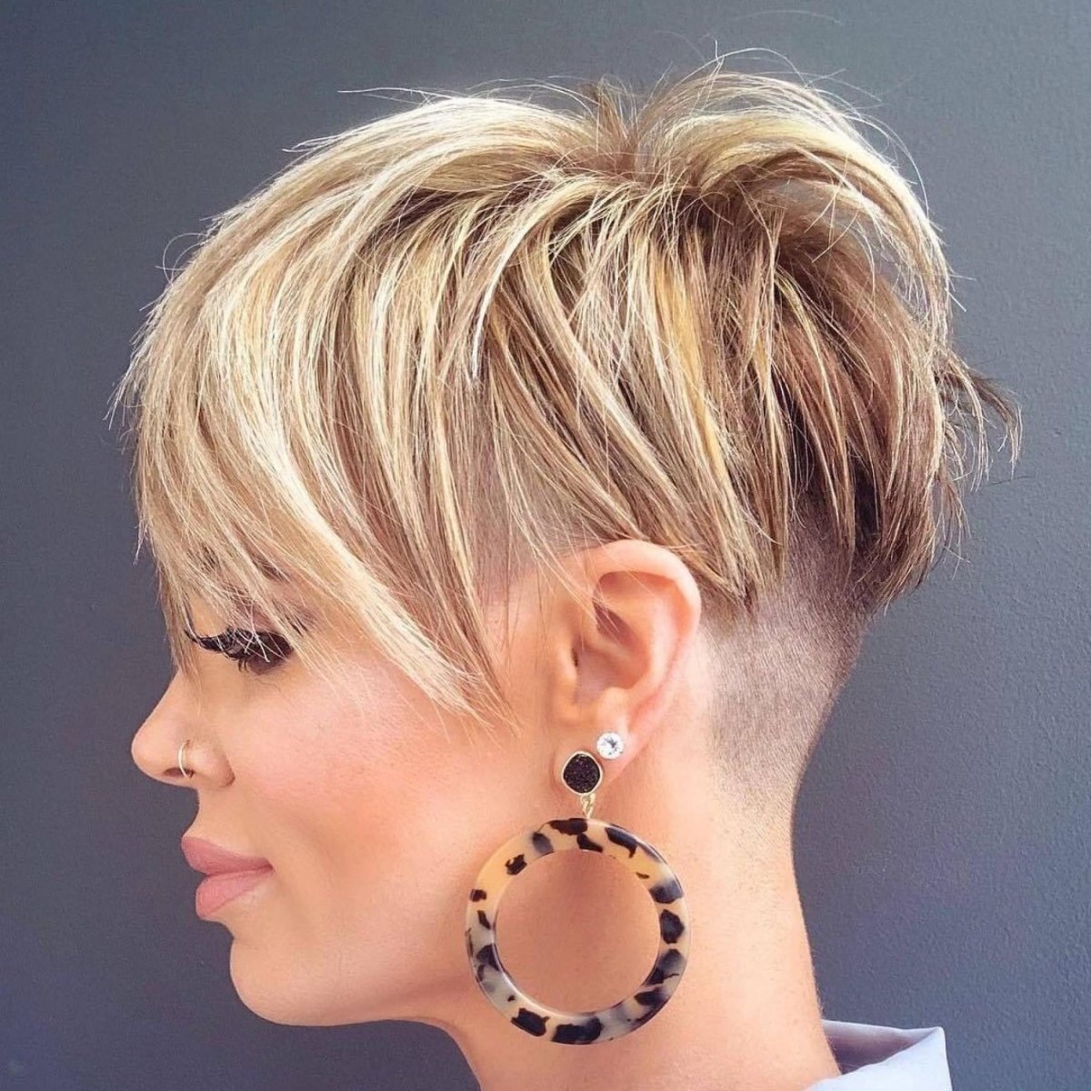 Pixie Undercut mit Pony