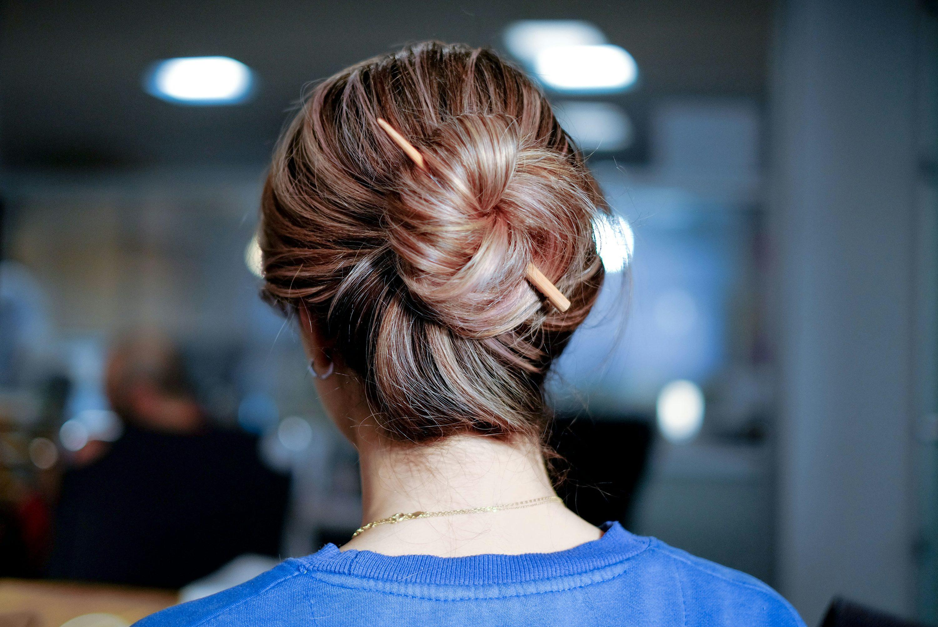 Hochsteckfrisur mit Haarstab
