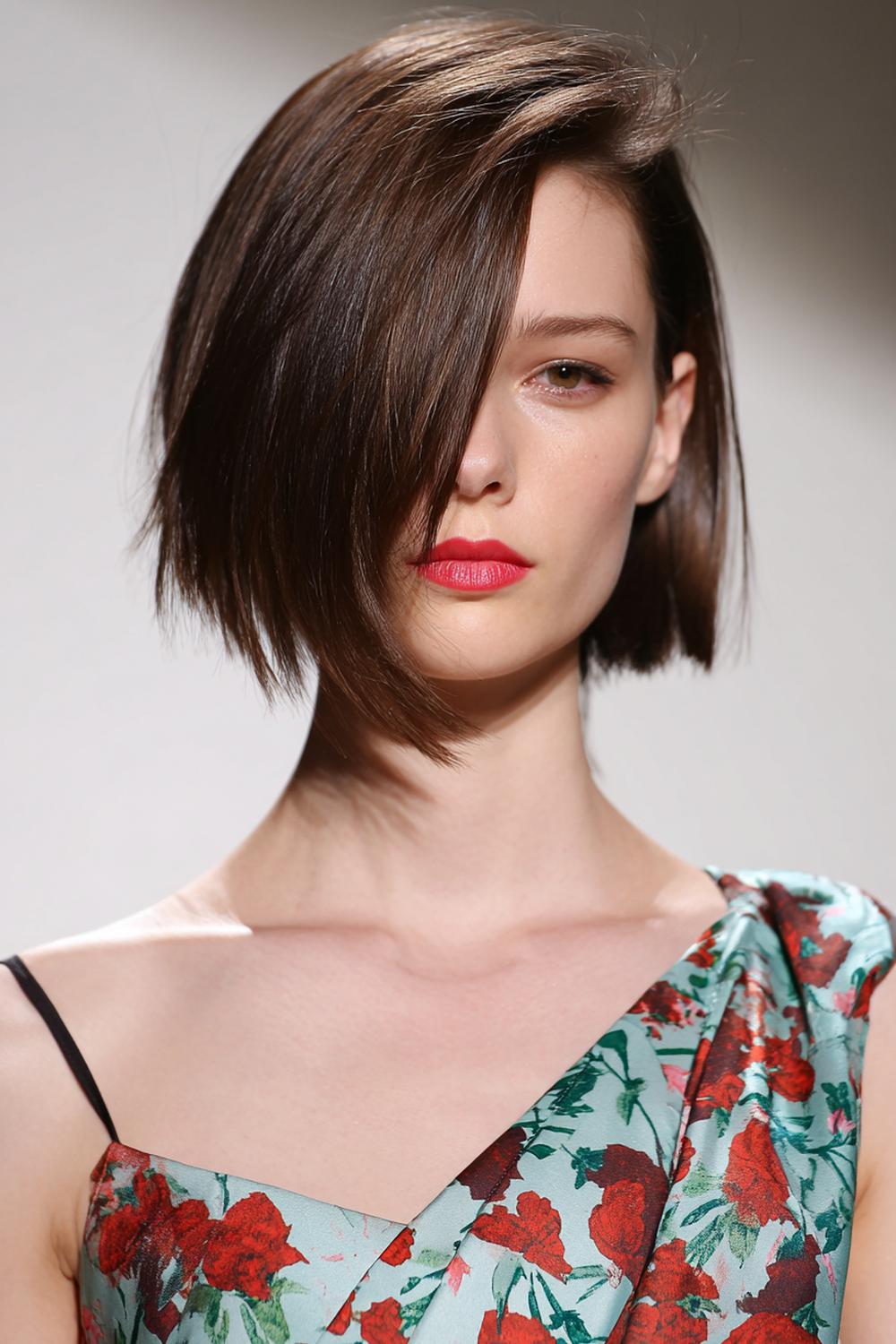 30. Sommer Haare Frauen 2026: Asymmetrischer Bob mit längerer Frontpartie