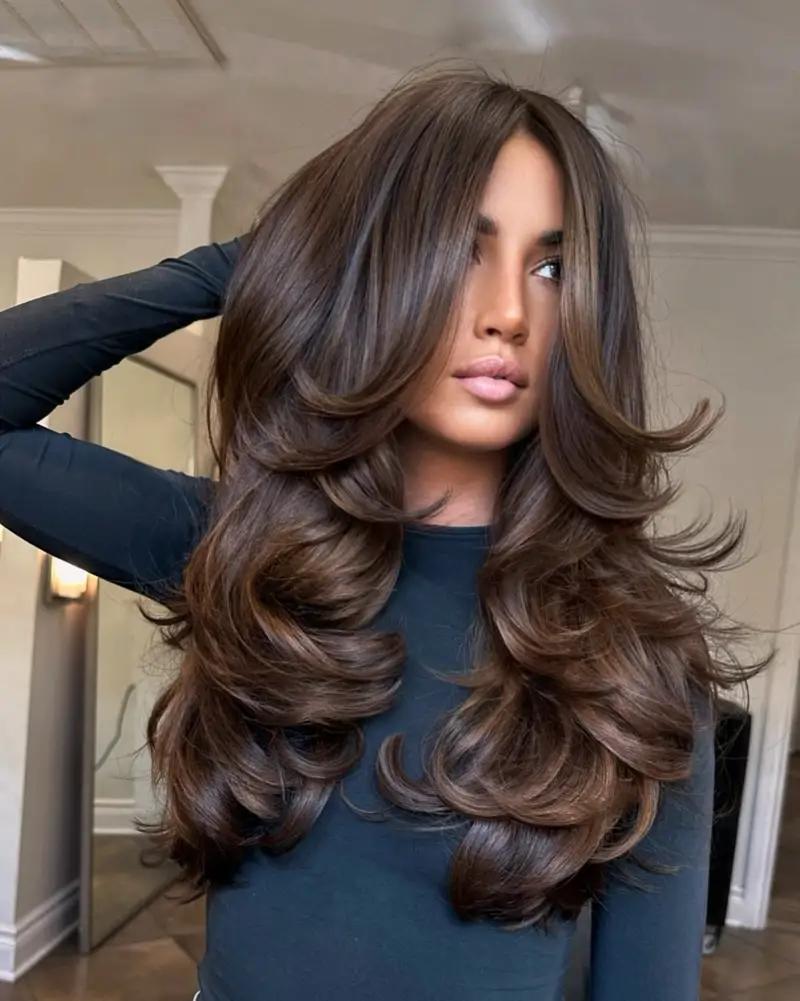 Langer Butterfly Cut Volumen